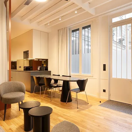 Pick A Flat's In Montmartre - Rue Des Martyrs *