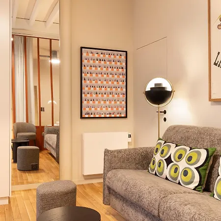 Pick A Flat's In Montmartre - Rue Des Martyrs * Paris